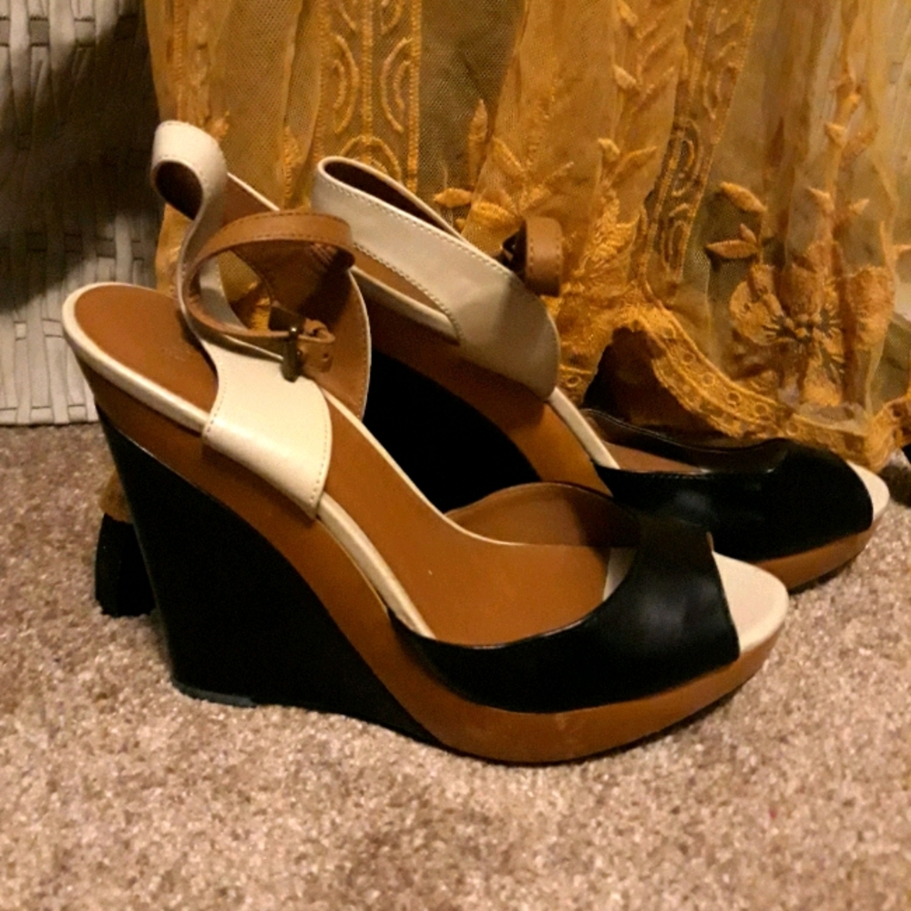 Black & white wedge sandals
